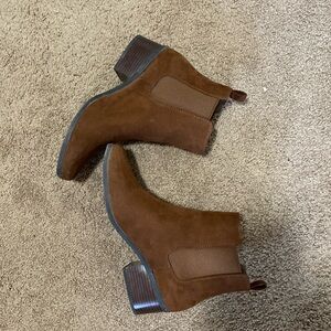Women’s Brown ankle booties size 9